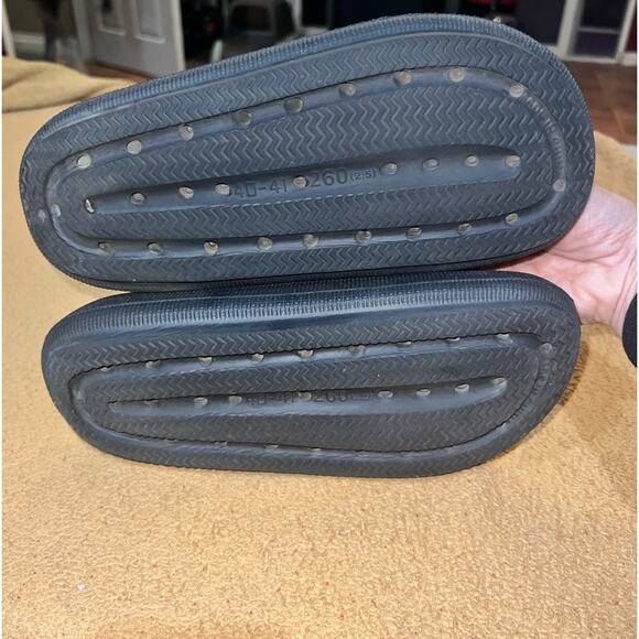 Joomra Pillow Slippers size 40-41 Women 9-10 or Men 7.5-8.5 Black - Picture 8 of 11